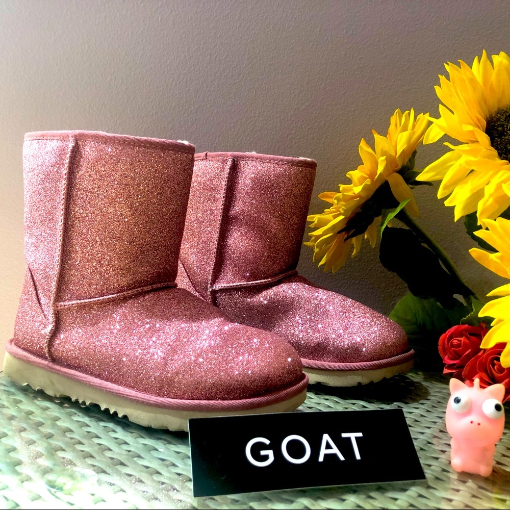 BLACK FRIDAY 35% SALE! UGG Classic Short II Pink Glitter Boots Size 5Y Wmn 6.5